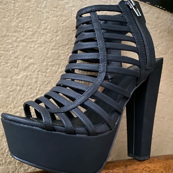 High Black Block Heel - Picture 1 of 3